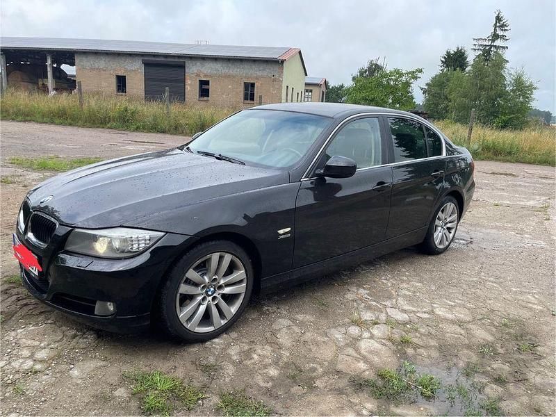 Schwarz Gebraucht 2009 BMW 330 Limousine | 12.000 € (Teuer) - Bild 1/4