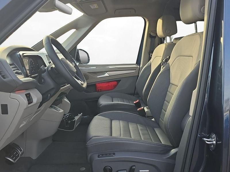 Neu VW Multivan 150 PS (110 kW) 2025 Candyweiß/ starlight blue met Van