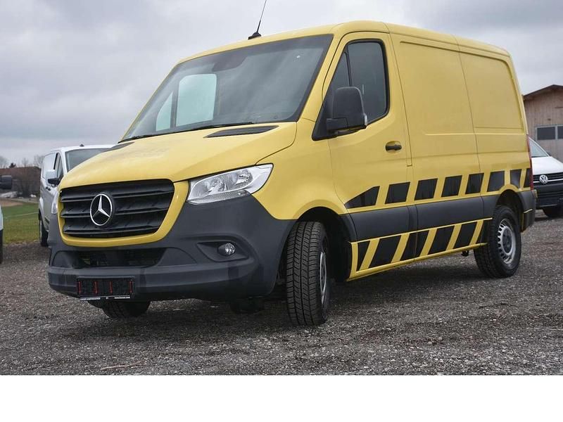 Gebraucht Mercedes Sprinter 163 PS (119 kW) 2020 Calcitgelb Van