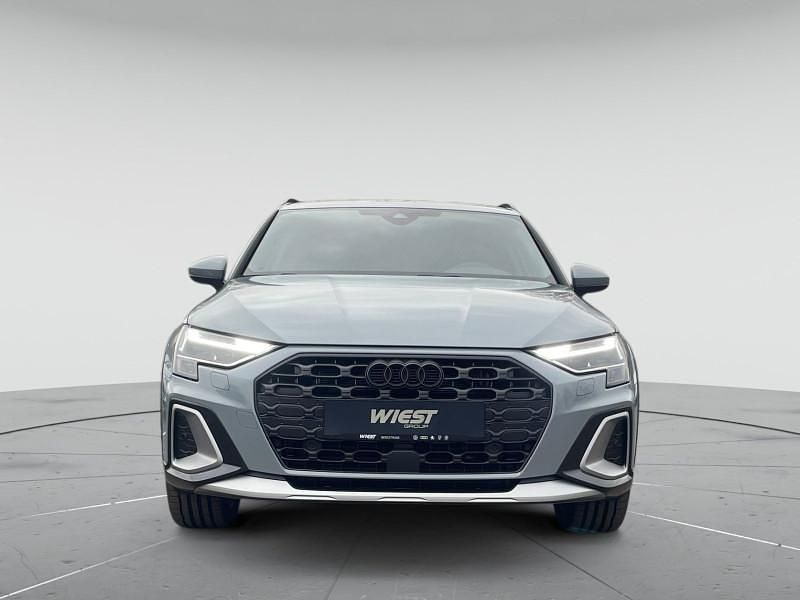 Pfeilgrau perleffekt Gebraucht 2025 Audi A3 Ambiente Limousine | 35.250 € (Teuer) - Bild 1/4