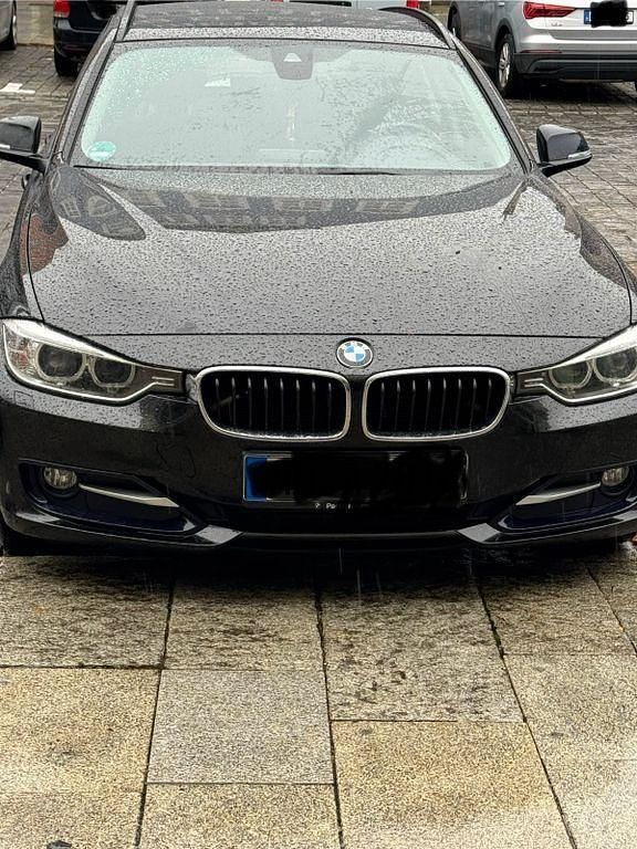 Schwarz Gebraucht 2012 BMW 320 Sport Line Kombi | 11.350 € (Etwas zu teuer) - Bild 1/4