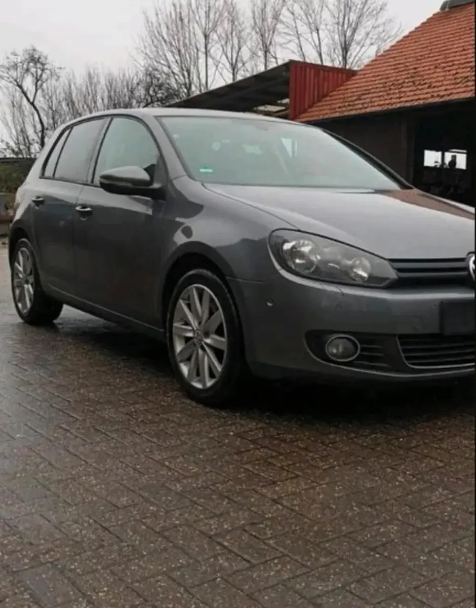 Gebraucht VW Golf VI 122 PS (89 kW) 2011 Grau Kleinwagen