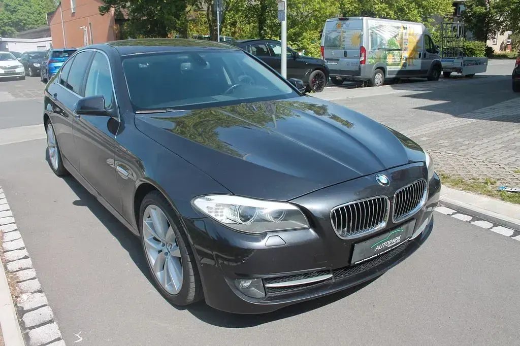 Gebraucht BMW 520 Sport Line 184 PS (135 kW) 2012 Grau Limousine
