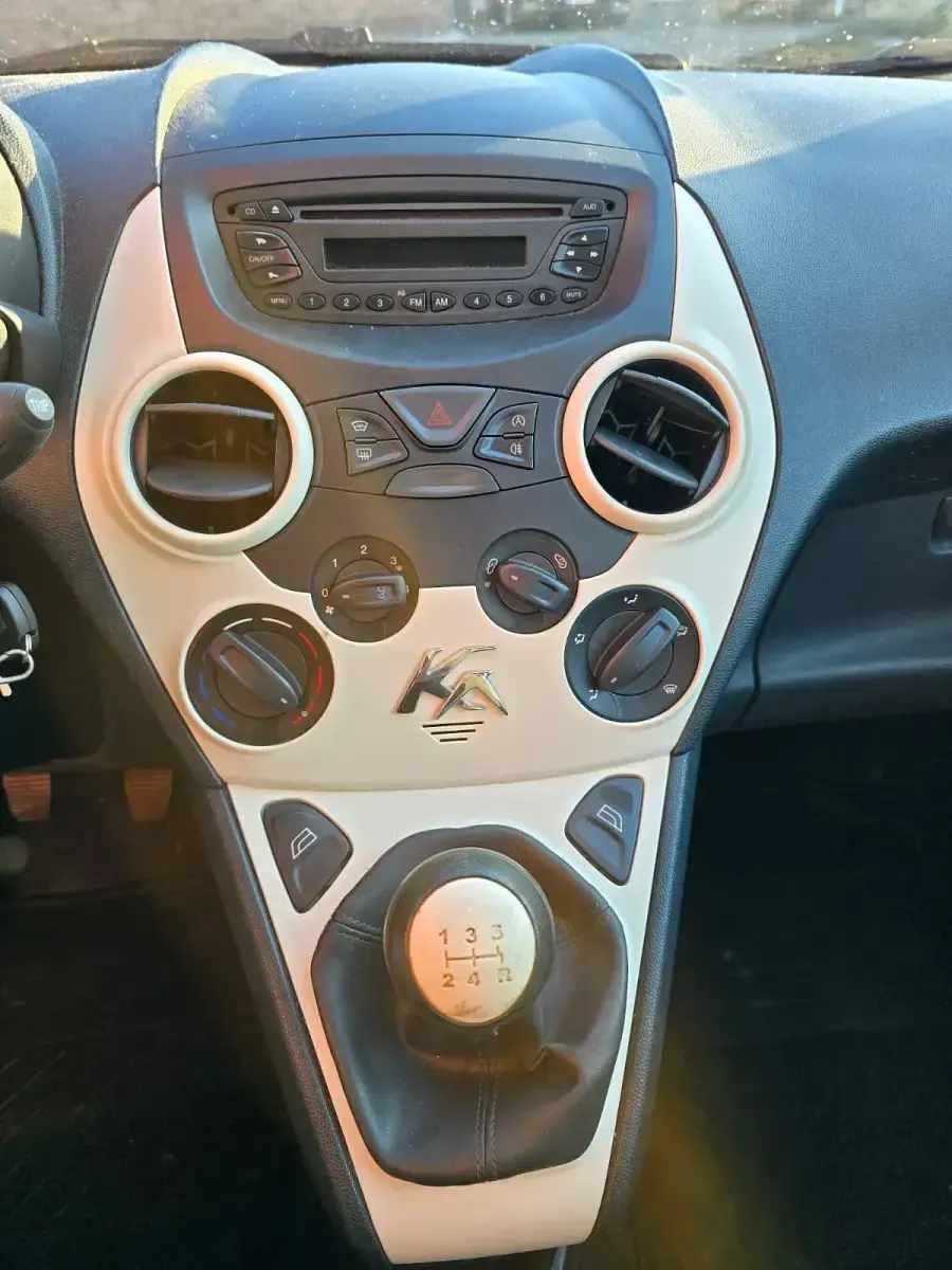 Gebraucht Ford Ka 69 PS (50 kW) 2012 Weiß Kleinwagen