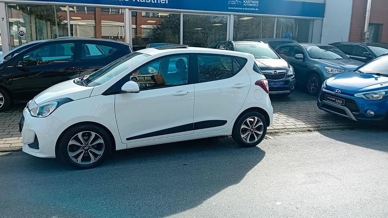 Gebraucht Hyundai i10 Style 87 PS (63 kW) 2017 Weiß Kleinwagen