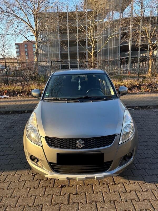 Grau Gebraucht 2013 Suzuki Swift Kleinwagen | 6.950 € (Etwas zu teuer) - Bild 1/4