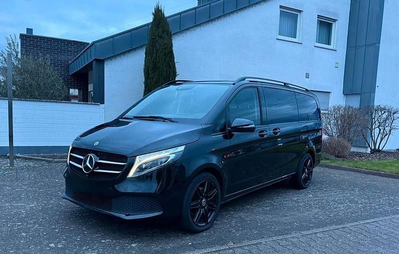 Schwarz Gebraucht 2021 Mercedes V250 Avantgarde Van / Kleinbus | 44.900 € (Superpreis) - Bild 1/4