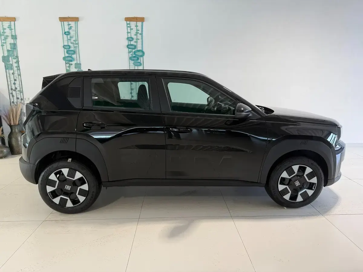 Neu Fiat Grande Panda Icon 110 PS (80 kW) 2025 533 cinema schwarz Kleinwagen