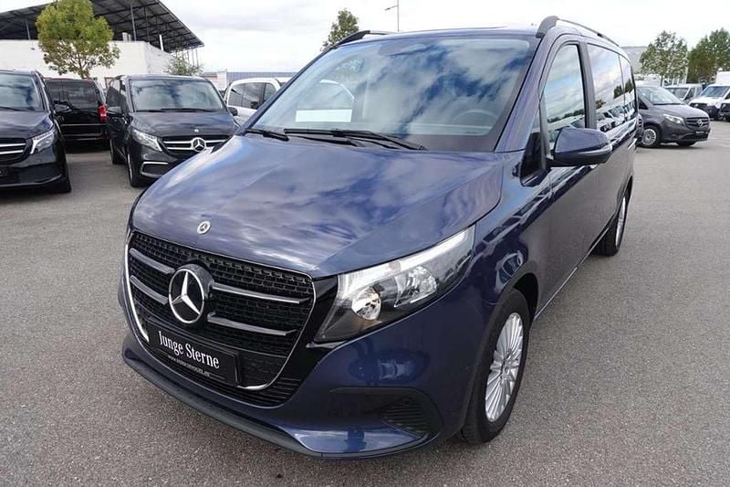 Sodalithblau met. Gebraucht 2024 Mercedes V220 Van / Kleinbus | 53.880 € (Fairer Preis) - Bild 1/4