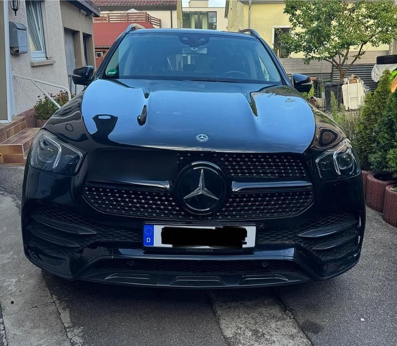 Schwarz Gebraucht 2019 Mercedes GLE300 AMG line SUV | 51.000 € (Teuer) - Bild 1/4