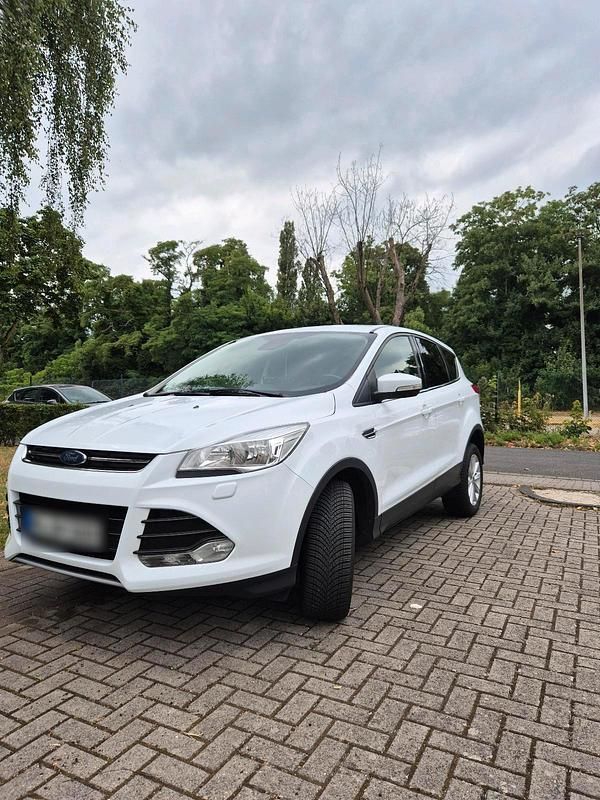 Weiß Gebraucht 2016 Ford Kuga SUV | 12.500 € (Guter Preis) - Bild 1/2