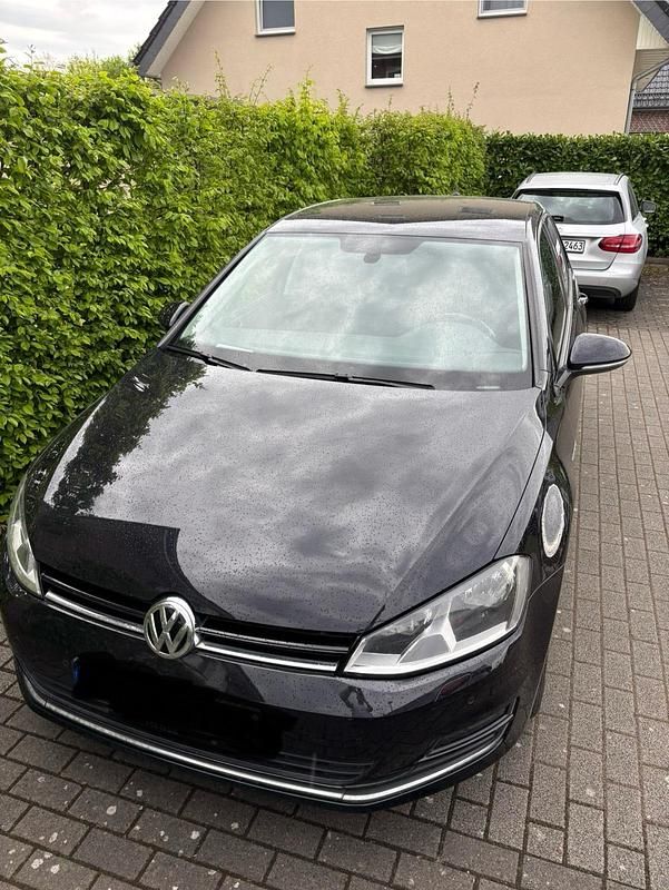 Schwarz Gebraucht 2016 VW Golf VII Kleinwagen | 11.300 € (Guter Preis) - Bild 1/4