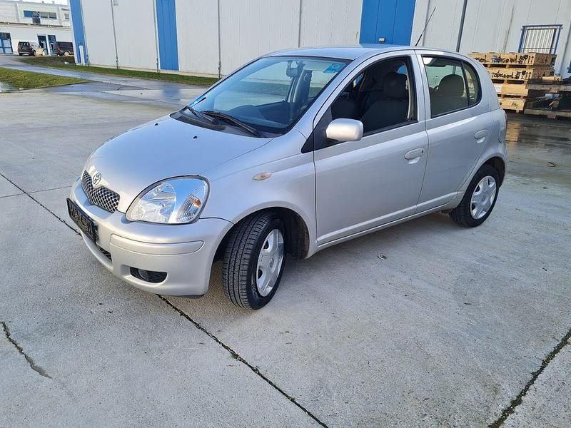 Gebraucht Toyota Yaris 65 PS (47 kW) 2005 Silber Limousine