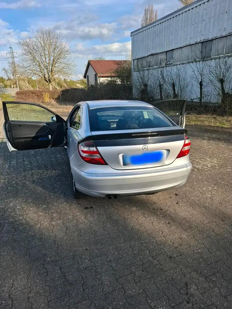 Gebraucht Mercedes C180 143 PS (105 kW) 2006 Grau Coupé