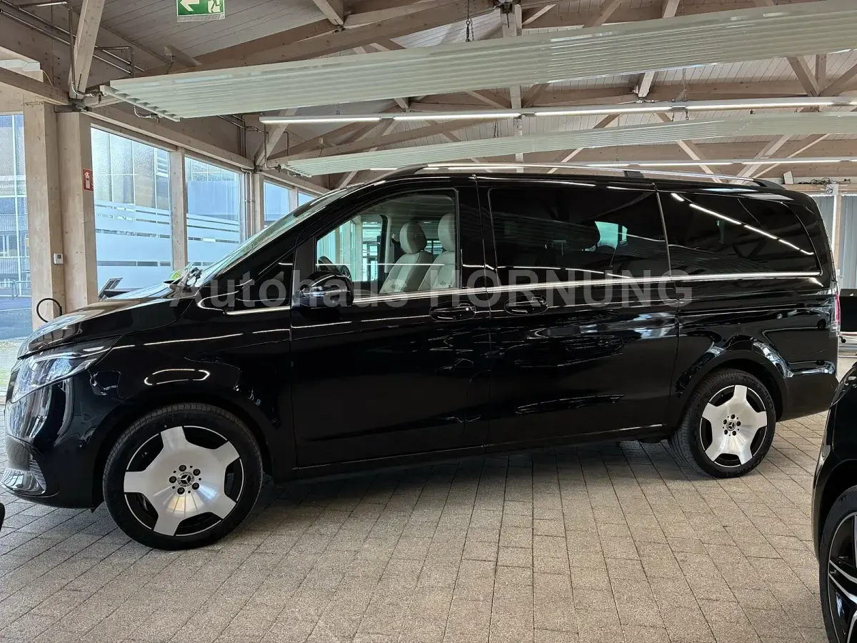 Gebraucht Mercedes V220 Avantgarde 163 PS (119 kW) 2025 Obsidianschwarz metallic Van / Kleinbus