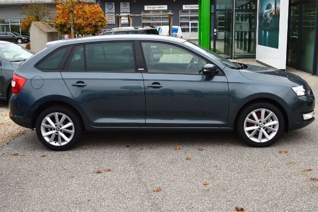 Gebraucht Skoda Rapid Joy 116 PS (85 kW) 2016 Grau metallic Kombi