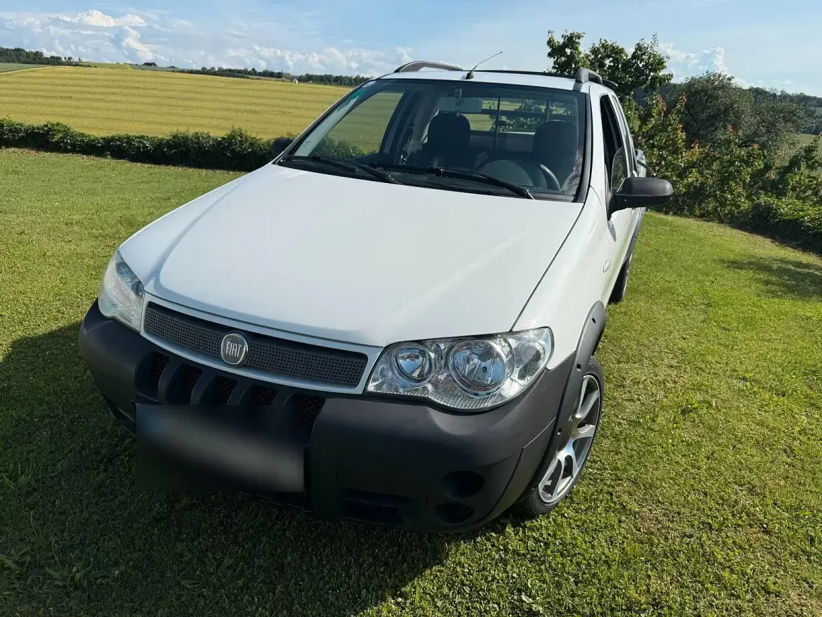 Gebraucht Fiat Strada 62 PS (45 kW) 2009 Weiß Pickup