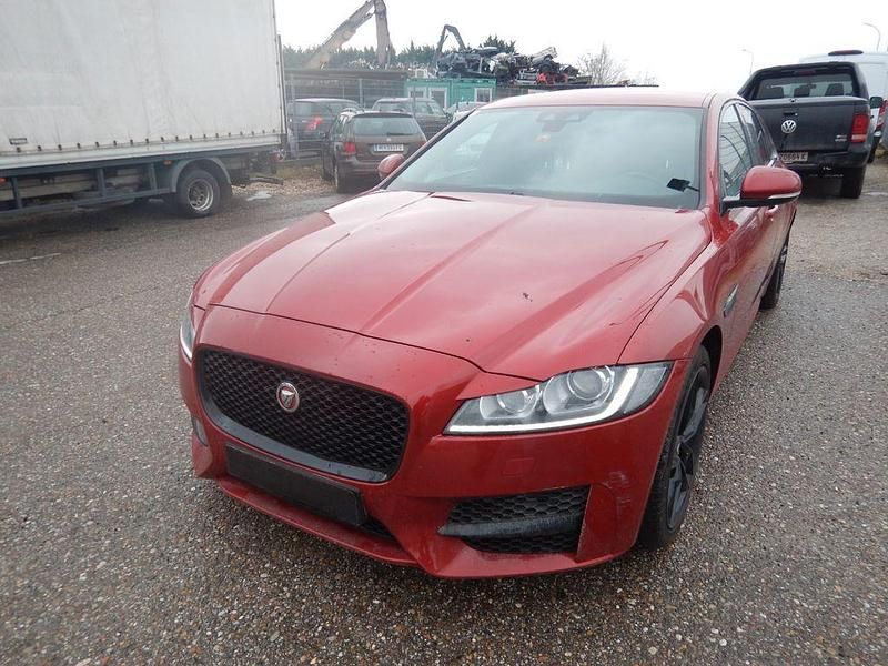 Gebraucht Jaguar XF R-Sport 179 PS (131 kW) 2016 Rot Limousine