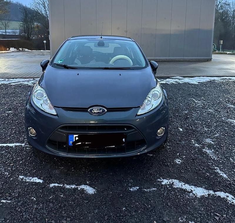 Gebraucht Ford Fiesta 97 PS (71 kW) 2010 Grau Limousine