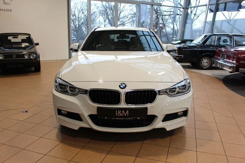 Weiß Gebraucht 2015 BMW 330 M Sport Limousine | 19.990 € (Guter Preis) - Bild 1/4