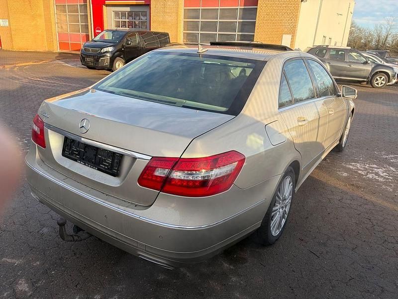 Gebraucht Mercedes E500 Elegance 387 PS (284 kW) 2010 Beige Limousine