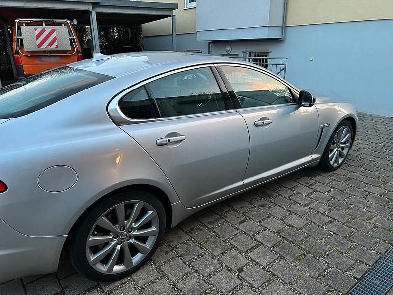 Gebraucht Jaguar XF 240 PS (176 kW) 2013 Silber Limousine