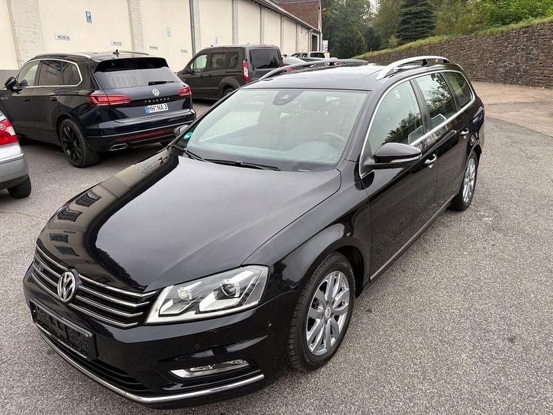Schwarz Gebraucht 2013 VW Passat R-line Kombi | 9.900 € (Fairer Preis) - Bild 1/4