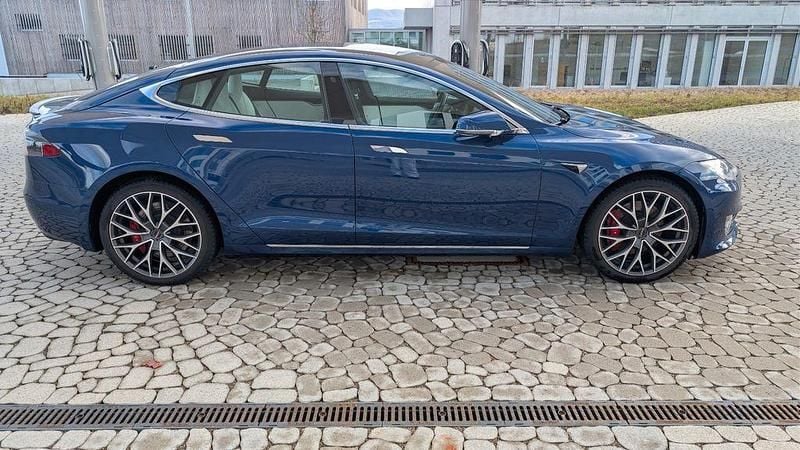 Gebraucht Tesla Model S Performance 514 kW (700 PS) 2019 Blau Kleinwagen