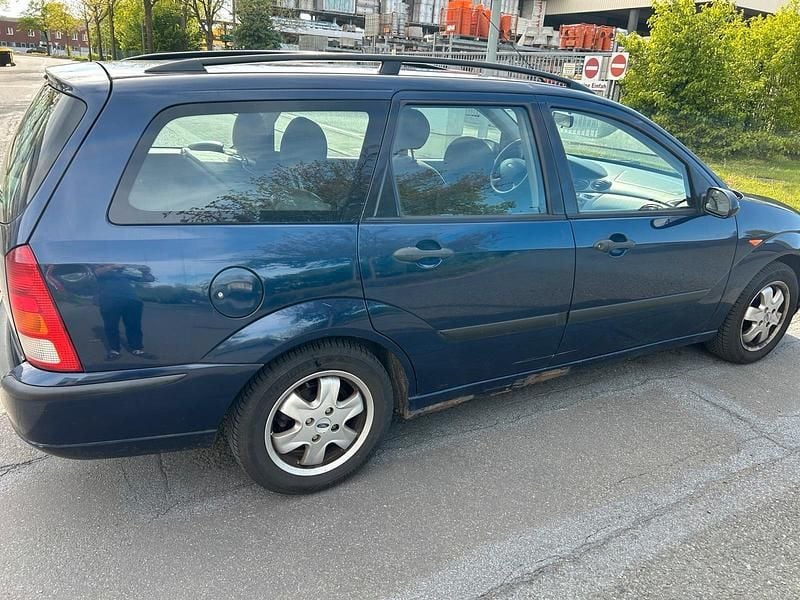 Usata Ford Focus 120 CV (88 kW) 2002 Blu Station wagon