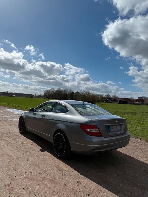 Gebraucht Mercedes C180 156 PS (114 kW) 2012 Grau Coupé