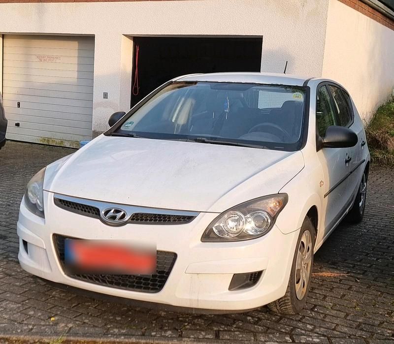 Gebraucht Hyundai i30 108 PS (79 kW) 2009 Weiß Kombi