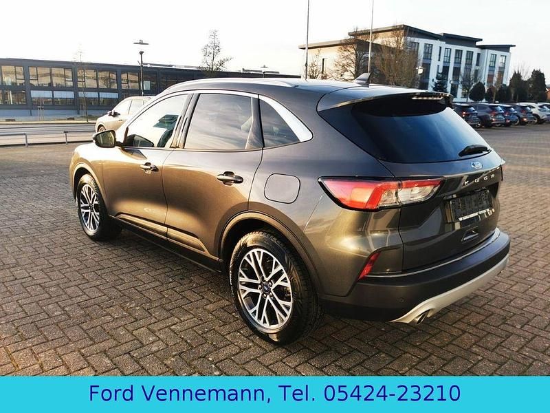 Gebraucht Ford Kuga Titanium 150 PS (110 kW) 2021 Grau SUV