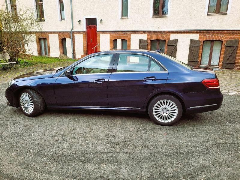 Gebraucht Mercedes E300 Elegance 252 PS (185 kW) 2014 Blau Limousine