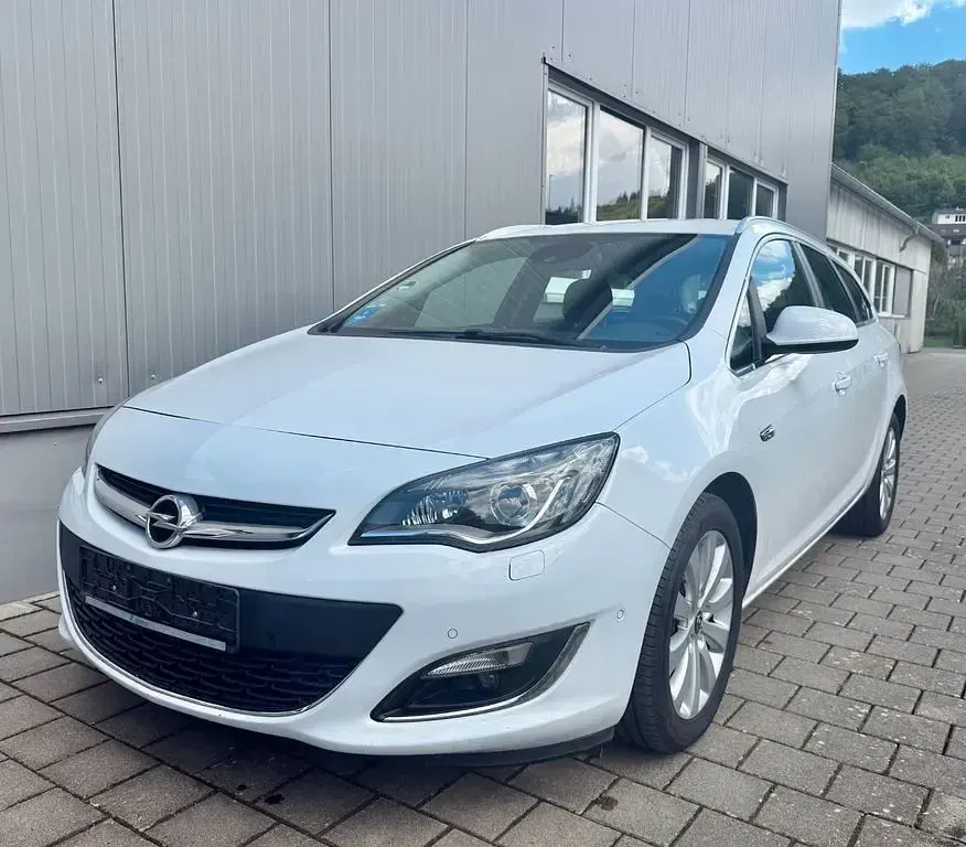 Gebraucht Opel Astra Exklusiv 170 PS (125 kW) 2014 Weiß Kombi