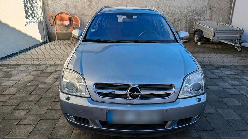 Grau Gebraucht 2004 Opel Vectra SUV | 2.300 € - Bild 1/4