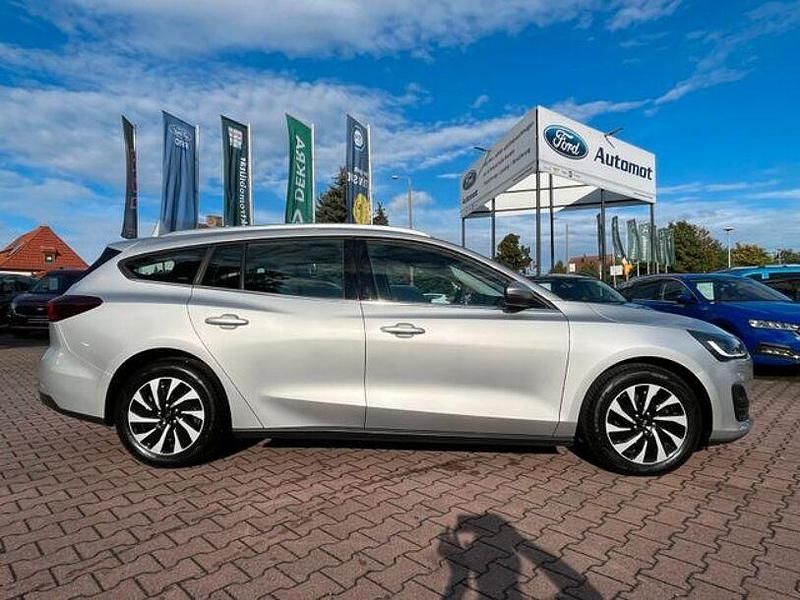 Używany Ford Focus Titanium 125 KM (91 kW) 2023 Srebrny Kombi