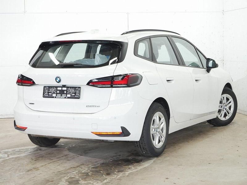 Gebraucht BMW 225 Efficient Dynamics 245 PS (180 kW) 2023 Schwarz Van / Kleinbus