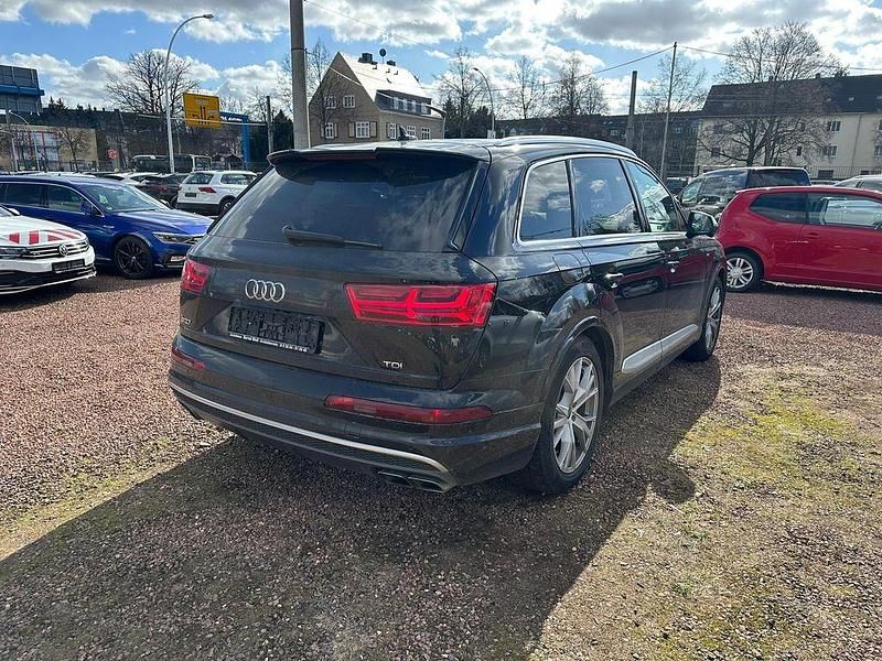 Gebraucht Audi SQ7 Ambiente 435 PS (319 kW) 2017 Orcaschwarz metallic SUV