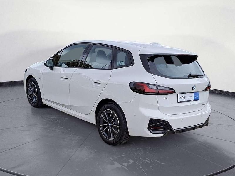 Gebraucht BMW 218 M Sport 136 PS (100 kW) 2024 Alpinweiss 3 Van / Kleinbus
