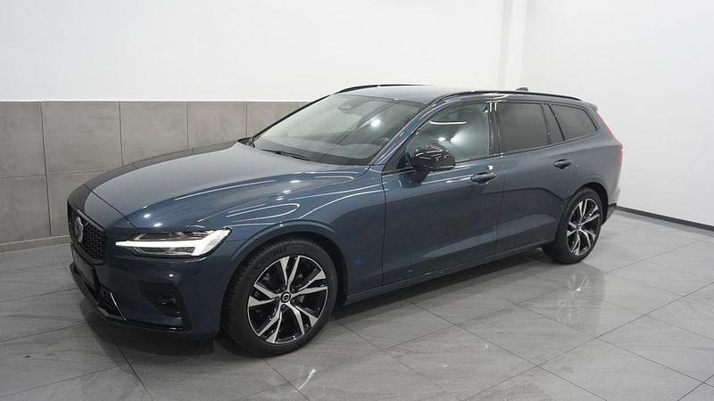 Gebraucht Volvo V60 Plus 197 PS (144 kW) 2025 Blau Kombi