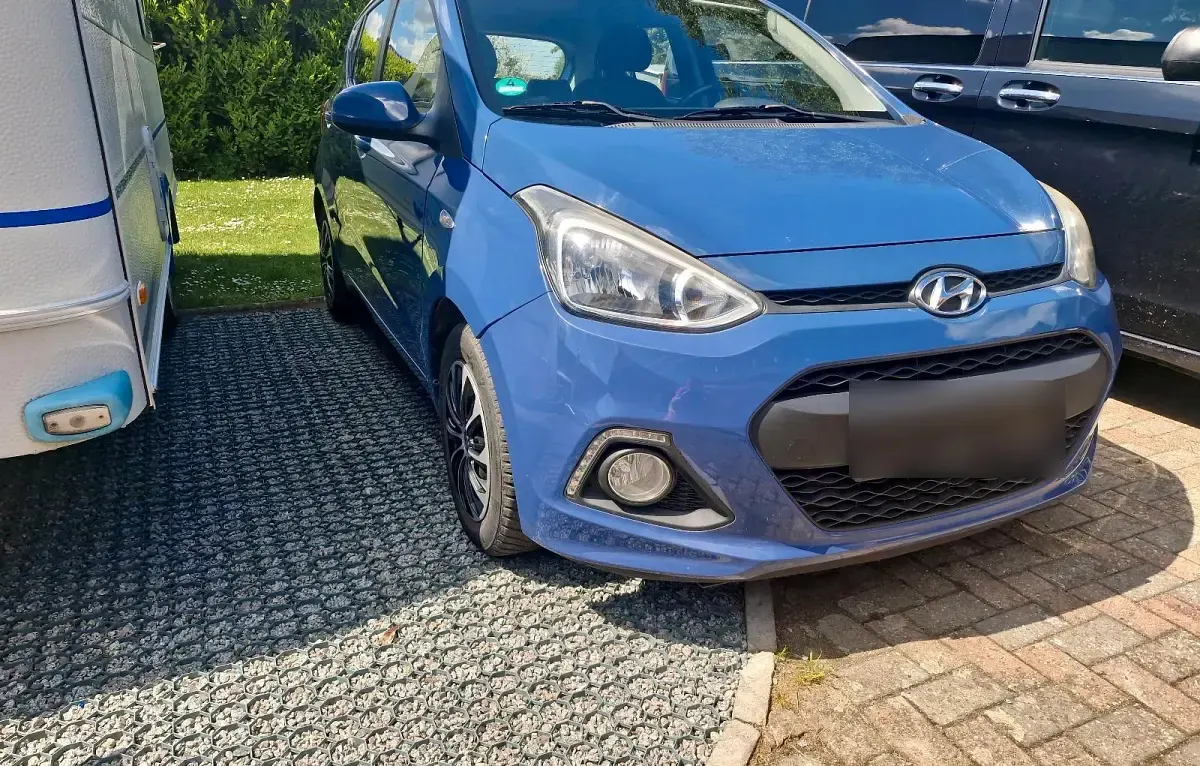 Gebraucht Hyundai i10 69 PS (50 kW) 2015 Blau Kleinwagen