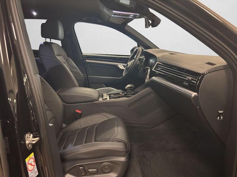 Gebraucht VW Touareg 231 PS (169 kW) 2025 Grenadillschwarz metallic (metallic) SUV