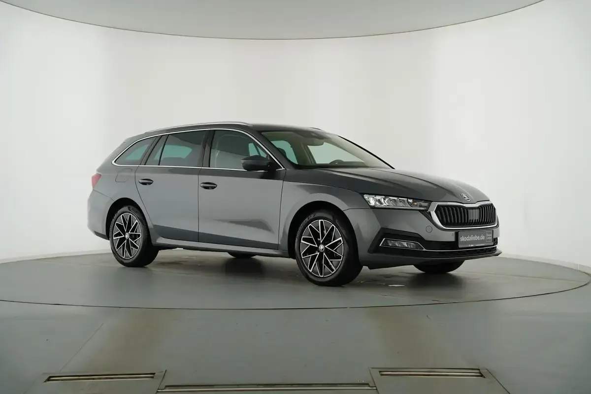 Gebraucht Skoda Octavia Style 190 PS (139 kW) 2024 Graphitegrau metallic Limousine