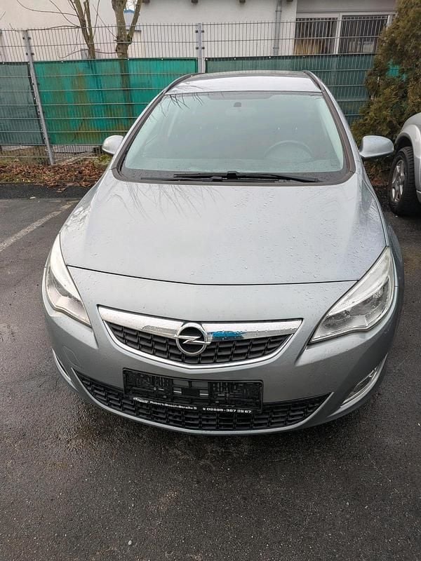 Gebraucht Opel Astra 101 PS (74 kW) 2011 Kombi