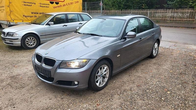 Grau Gebraucht 2011 BMW 318 Comfort Edition Limousine | 4.950 € (Guter Preis) - Bild 1/4
