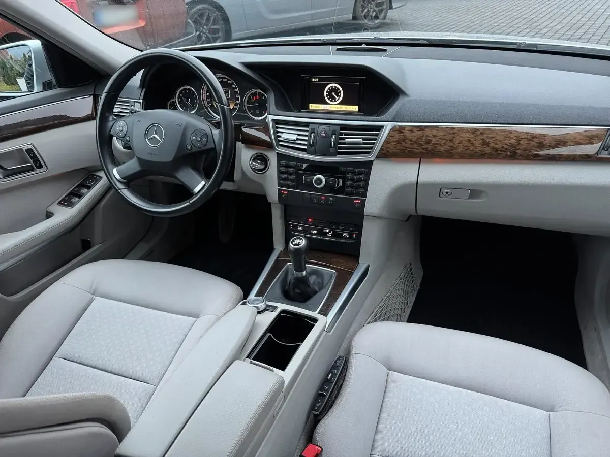 Gebraucht Mercedes E200 136 PS (100 kW) 2012 Silber Kombi