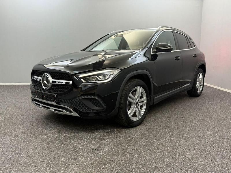 Schwarz Gebraucht 2020 Mercedes GLA200 Urban SUV | 21.799 € - Bild 1/4