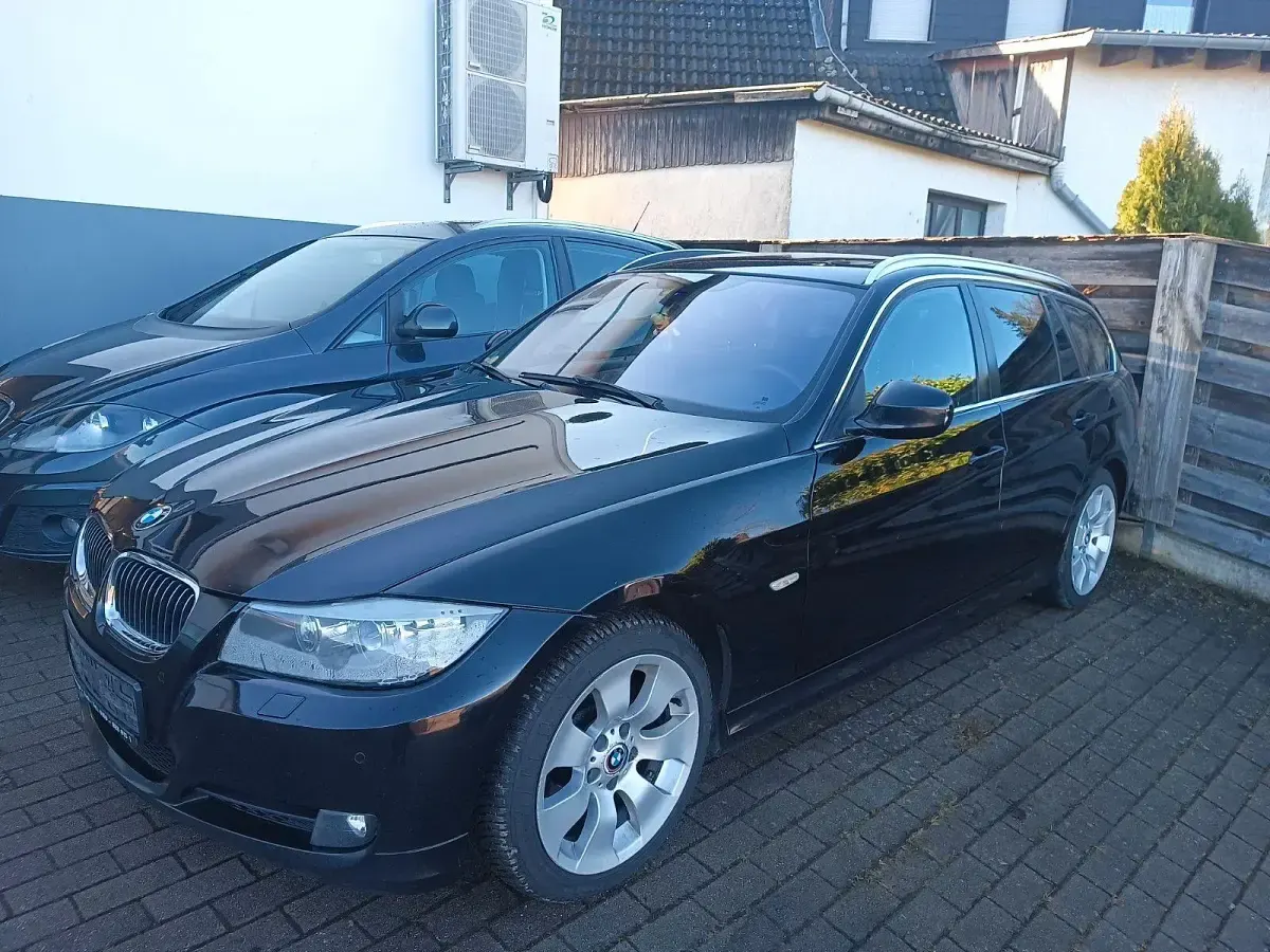 Second-hand BMW 330 245 CP (180 kW) 2011 Negru Break