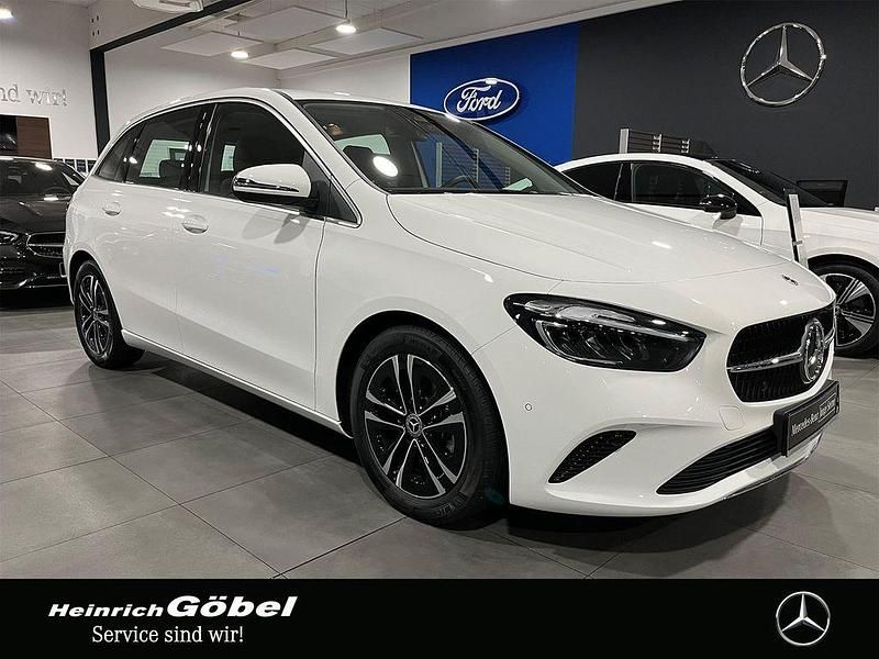 Gebraucht Mercedes B200 Progressive 163 PS (119 kW) 2024 Unilack polarweiß Van / Kleinbus