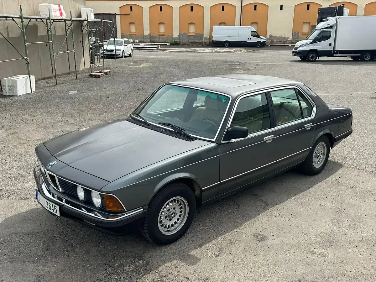Używany BMW 732 198 KM (145 kW) 1985 Szary Sedan/Limuzyna